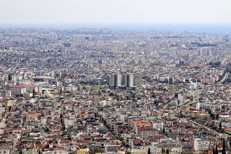 Antalya'da günlüğü 3 bin liraya inşaat işçisi bulunamıyor