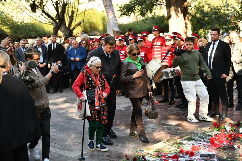 İzmir Büyükşehir Belediye Başkan Adayı Tugay'dan Zübeyde Hanım'ın mezarı başında 8 Mart mesajı