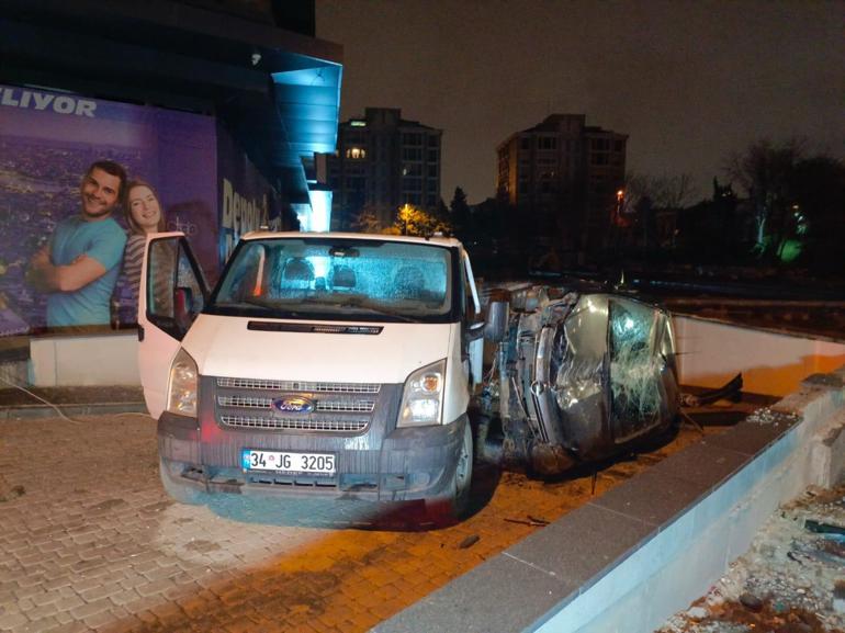 Bahçelievler'de takla atan otomobil önce durağa sonra kamyonete çarptı