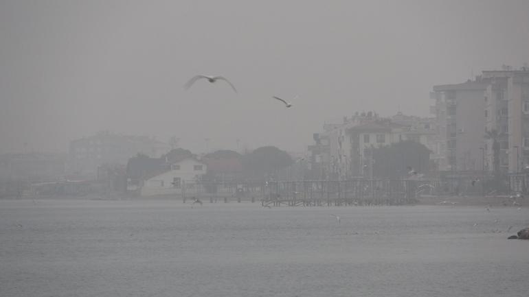 Çanakkale Boğazı'nda sis etkili oluyor