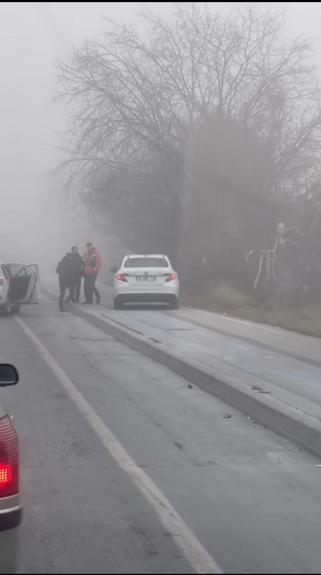 Cadde yerine kaldırımdan gitti yayalardan yol istedi