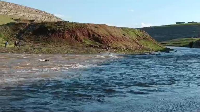 Şanlıurfa'da sel sularına kapılan 3 kadın kurtarıldı, 1 çocuk kayıp