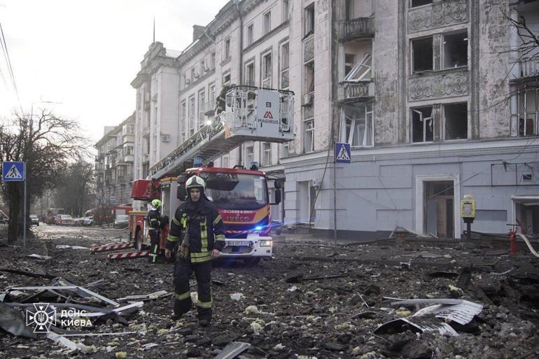 Rusya, Ukrayna’nın başkenti Kiev’i vurdu: 10 yaralı