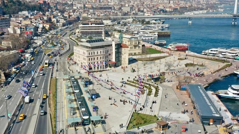 İmamoğlu yenilenen Eminönü Meydanı'nın açılışına katıldı