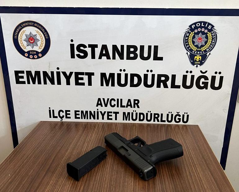 Avcılar'da polisten kaçarken 4 araca çarpan şüpheli 'glock' ile yakalandı