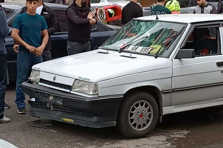 Diyarbakır'da otomobilin çarptığı motokurye yaralandı; o anlar kamerada