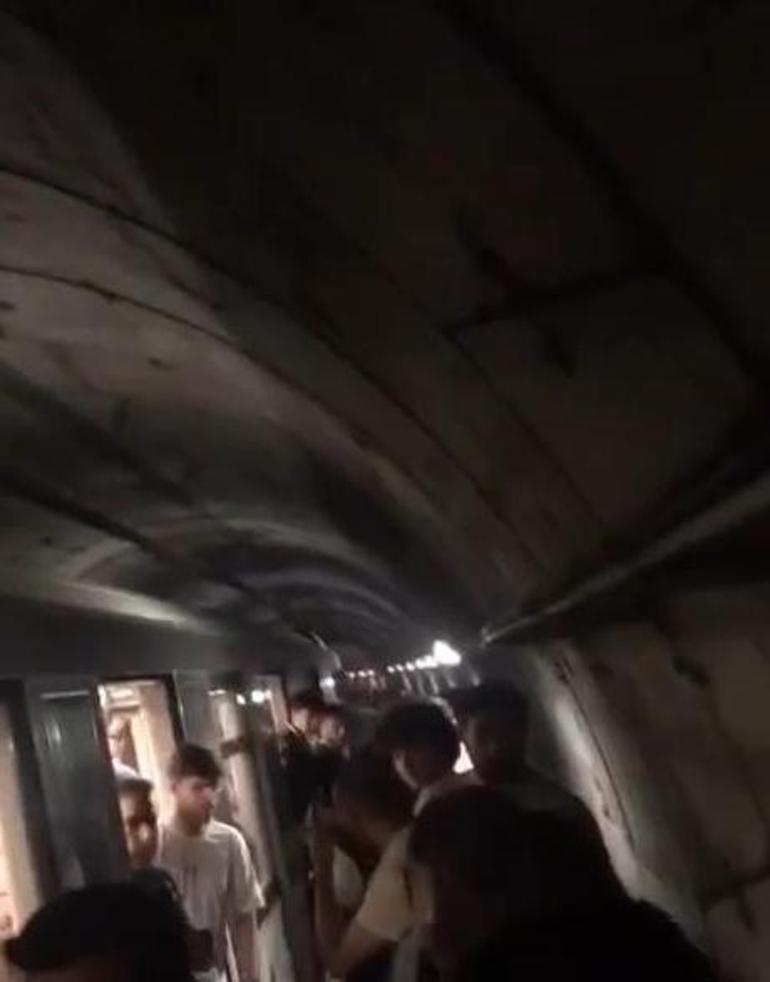 Metro arızalandı, seferler aksadı