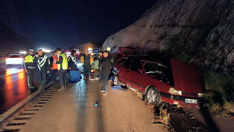 Otomobil, kaza yapan araca çarptı: 2 ölü 7 yaralı