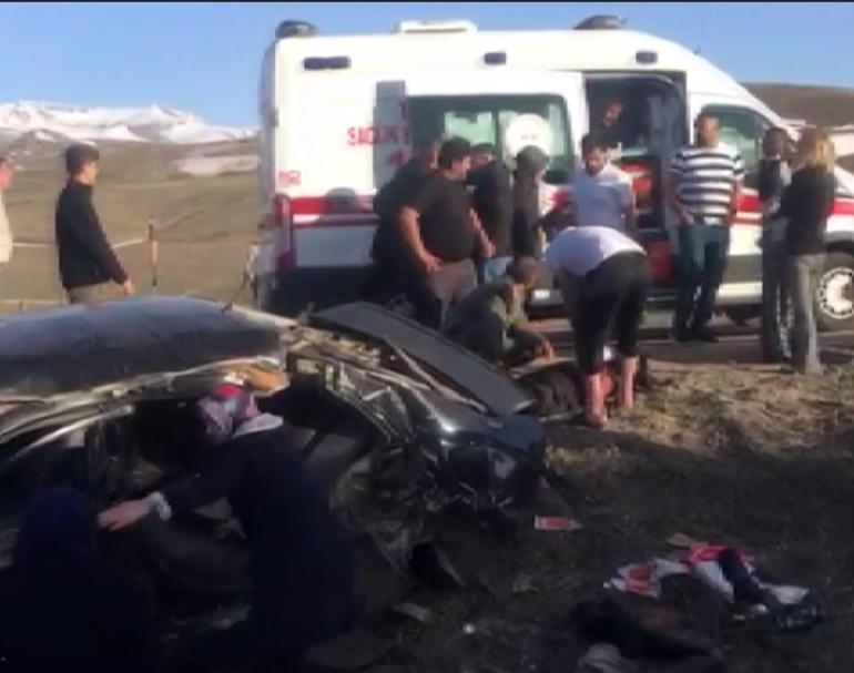 Erzurum'da kamyonet ile otomobil çarpıytı: 1 ölü, 6 yaralı