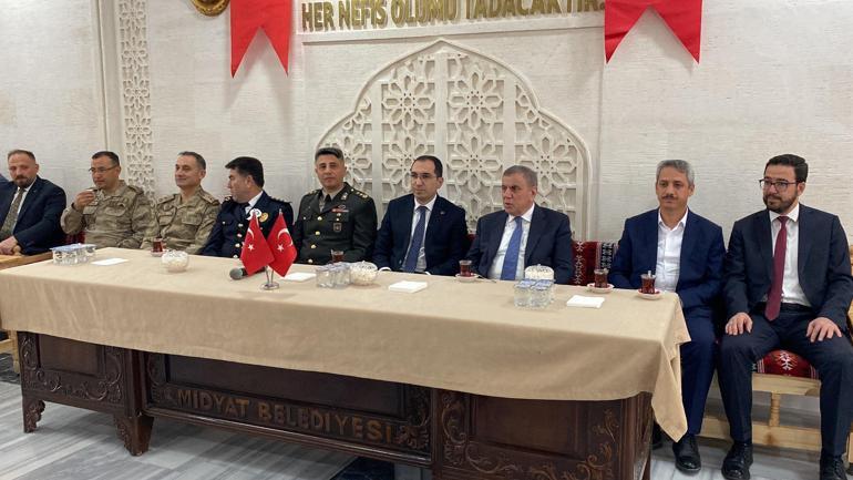 Midyat’ta farklı dinlerin mensupları bayramlaştı