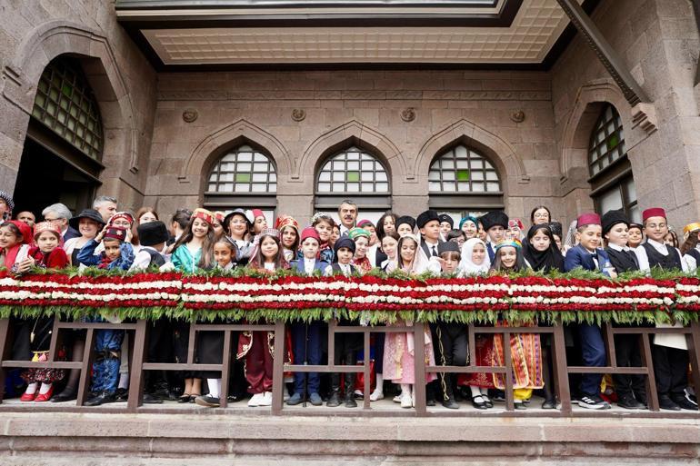 Bakan Tekin, 81 ilden gelen çocukların tarihi meclis binasındaki temsilini izledi