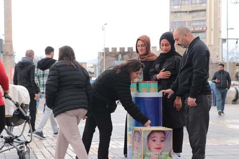 SMA'lı Muhammed bayramı yoğun bakımda, ailesi yardım standında geçiriyor