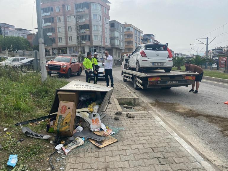 Otomobiliyle çöp konteynerine çarpan polis memuru ve 2 çocuğu yaralandı; o anlar kamerada