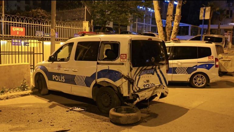 Kadıköy'de alkollü sürücü park halindeki 2 polis aracına çarptı