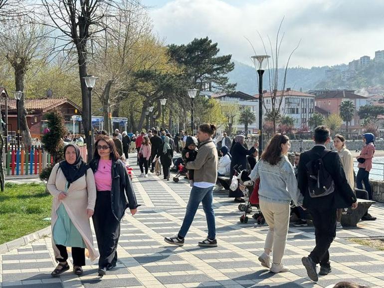 6 bin 600 nüfuslu Amasra'ya 3 günde 100 bin araç giriş yaptı