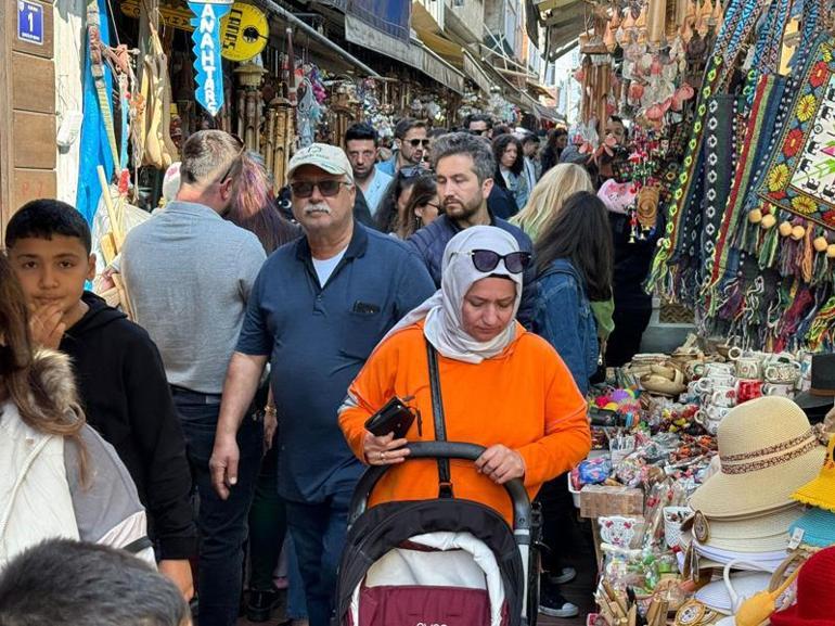 6 bin 600 nüfuslu Amasra'ya 3 günde 100 bin araç giriş yaptı