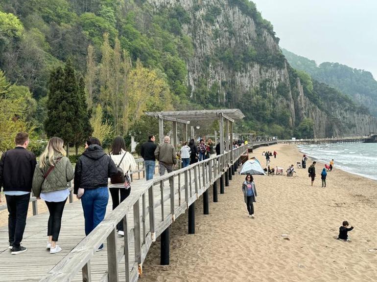 6 bin 600 nüfuslu Amasra'ya 3 günde 100 bin araç giriş yaptı