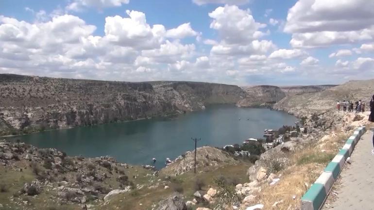 Halfeti'de tur tekneleri çarpıştı; kaza anı kamerada