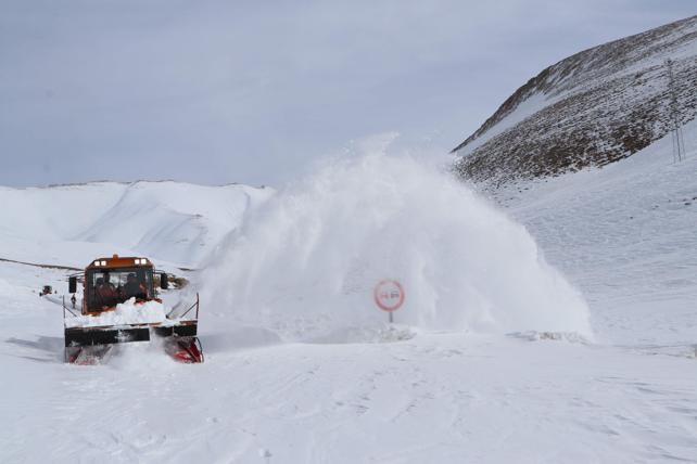 Van-Bahçesaray kara yolunun 36 kilometresi ulaşıma açıldı