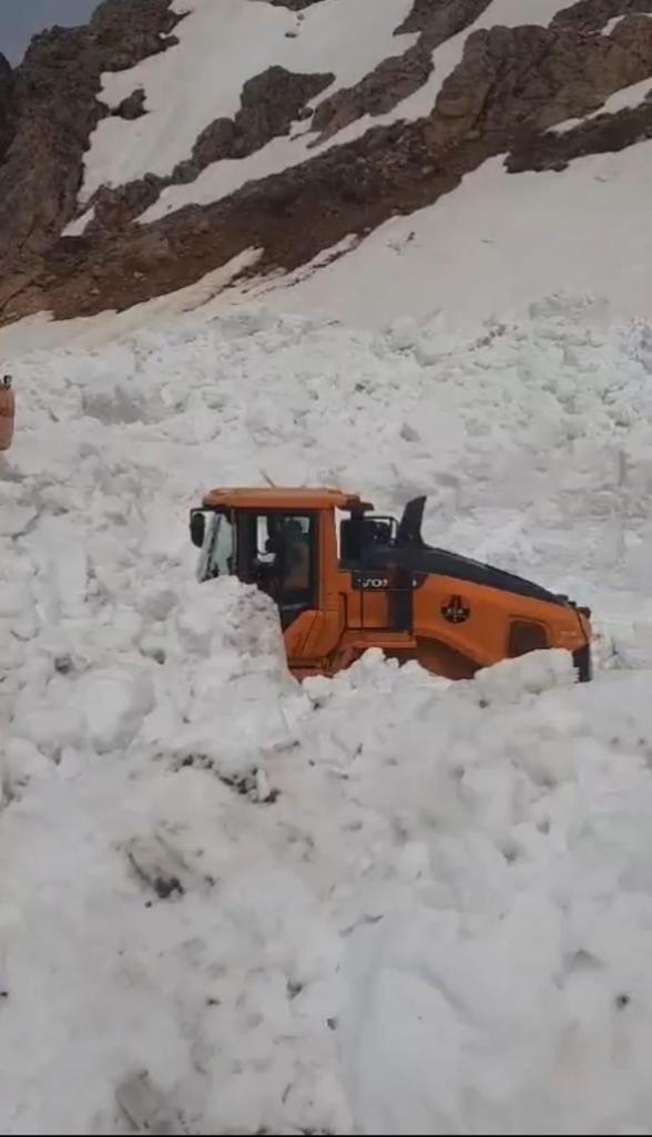 Van-Bahçesaray kara yolunun 36 kilometresi ulaşıma açıldı