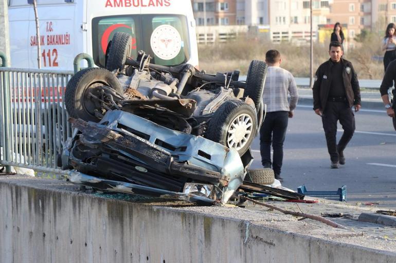 Takla atan otomobilin yaralı sürücüsü, yakınları ile tartışan polislere tepki gösterdi