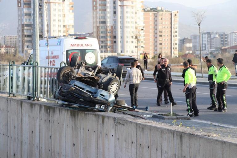 Takla atan otomobilin yaralı sürücüsü, yakınları ile tartışan polislere tepki gösterdi