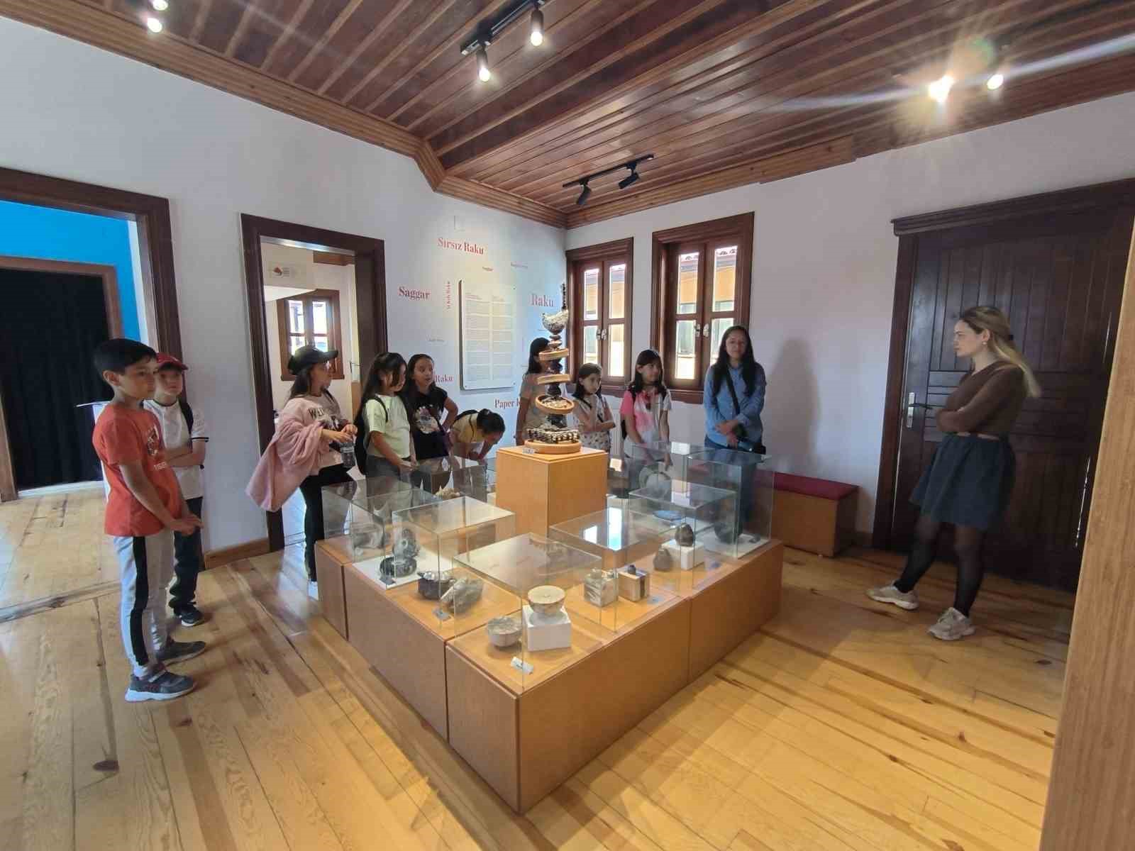 Öğrencilerden Şehrin Ateşi Seramik Galerisi’ne ziyaret