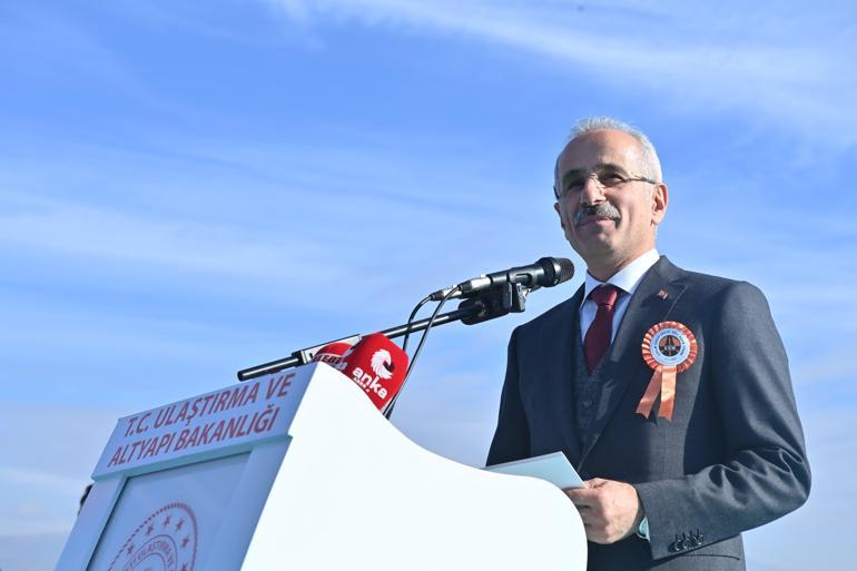 Bakan Uraloğlu: Osmangazi Köprüsü'nde 117 bin 537 araç geçişi ile rekor kırıldı