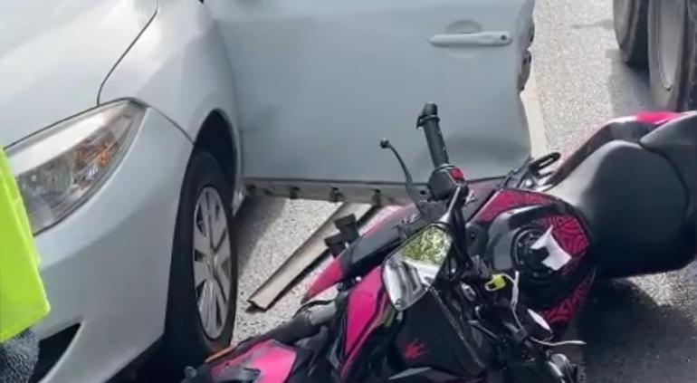 Sultangazi'de motosiklet sürücüsü otomobilin açılan kapısına çarptı