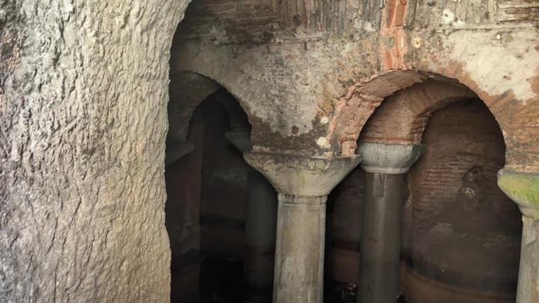 Eminönü'ndeki tarihi sarnıç hurda deposu oldu