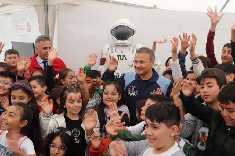 23 Nisan etkinlikleri TBMM bahçesinde başladı