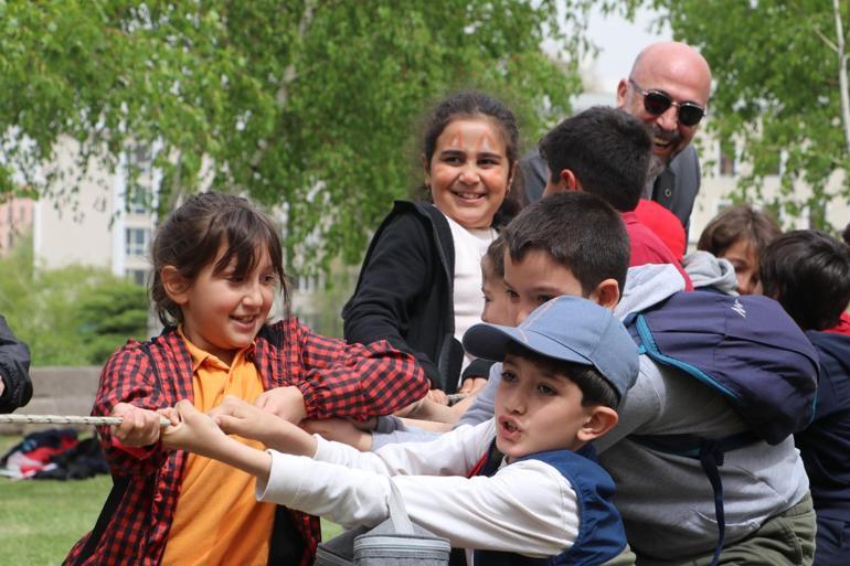 23 Nisan etkinlikleri TBMM bahçesinde başladı