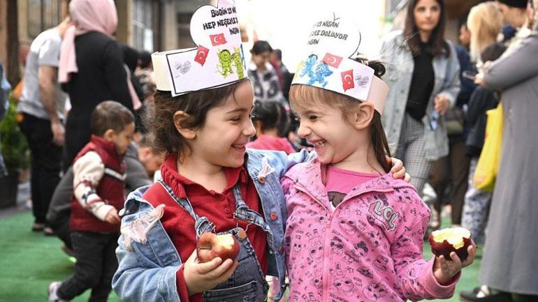 Şişli'de trafiğe kapatılan sokaklar çocuklara oyun alanı oldu