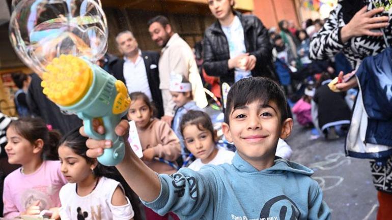 Şişli'de trafiğe kapatılan sokaklar çocuklara oyun alanı oldu