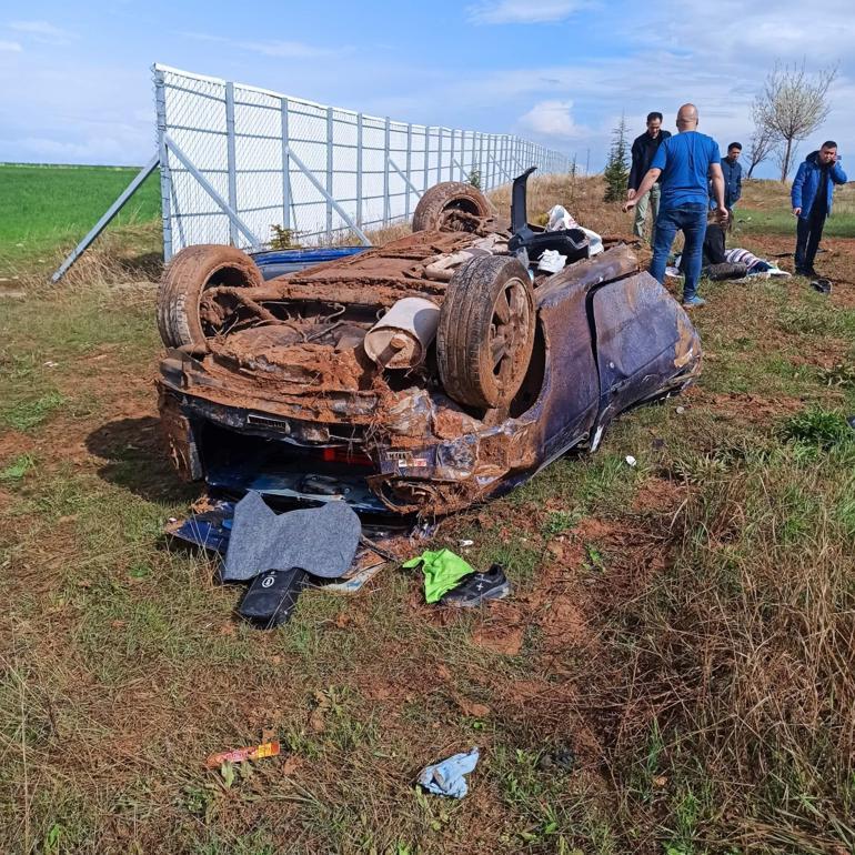 Nevşehir'de, takla atıp tarlaya uçan otomobildeki 3 kişi yaralandı