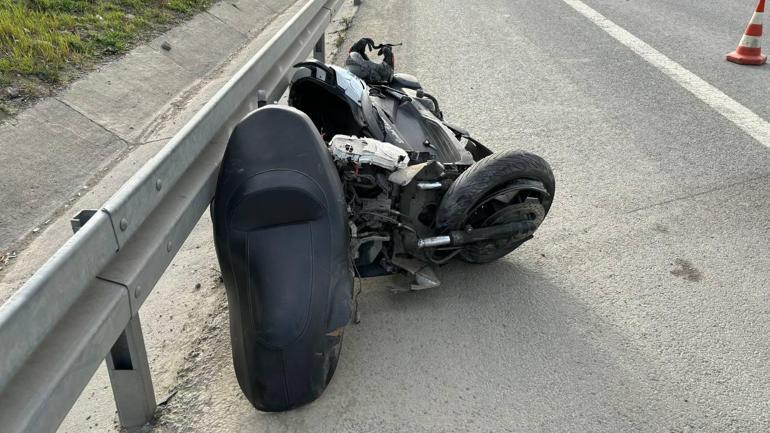 Eyüpsultan'da motosiklet otomobile çarptı: 1 ölü