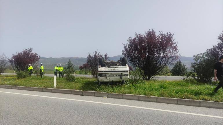 Minibüs, refüjdeki ağaçlara çarpıp takla attı: 1’i Kırgızistanlı 2 yaralı