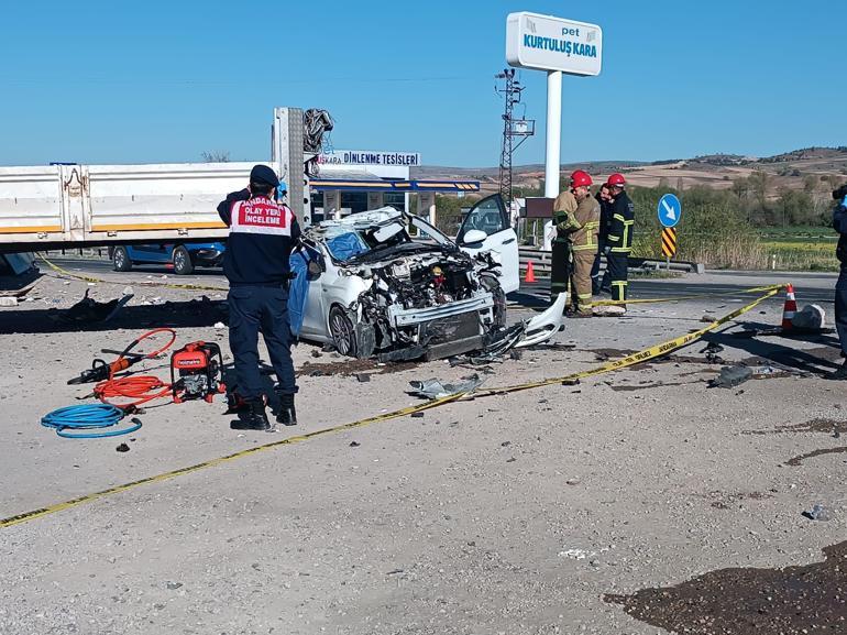 Kırıkkale'de otomobil, yaya ve TIR dorsesine çarptı; 1ölü, 2 yaralı