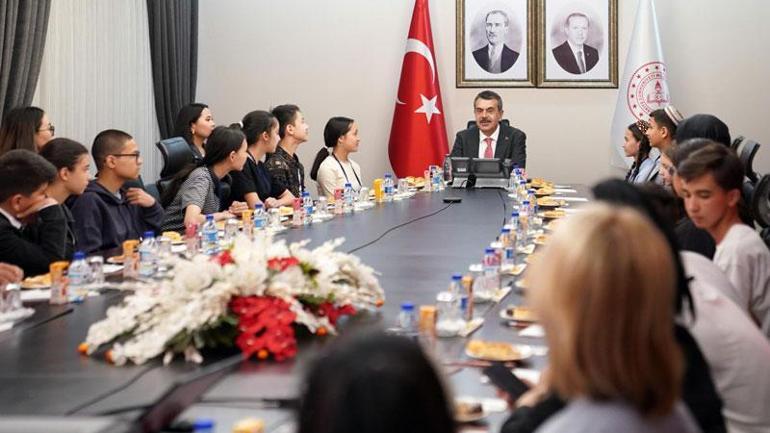 Bakan Tekin, Türki Cumhuriyetlerden gelen çocuklarla buluştu