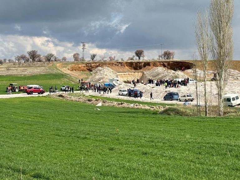 Nİğde'de, patates deposu inşasındaki göçükte ölen işçi son yolculuğuna uğurlandı