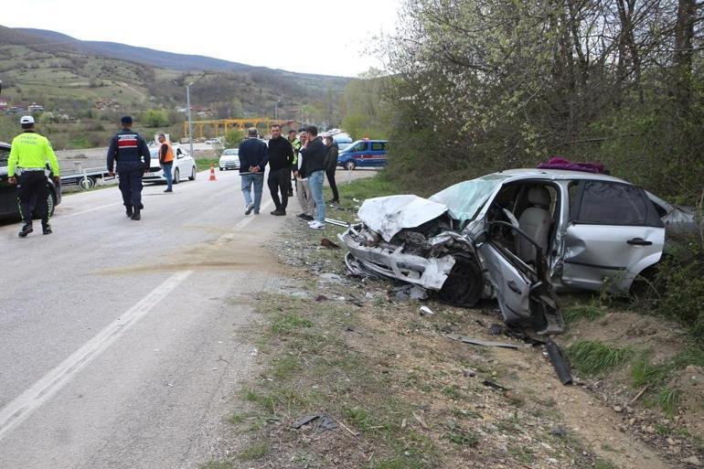 Tokat’ta iki otomobil kafa kafaya çarpıştı: 1 ölü, 8 yaralı