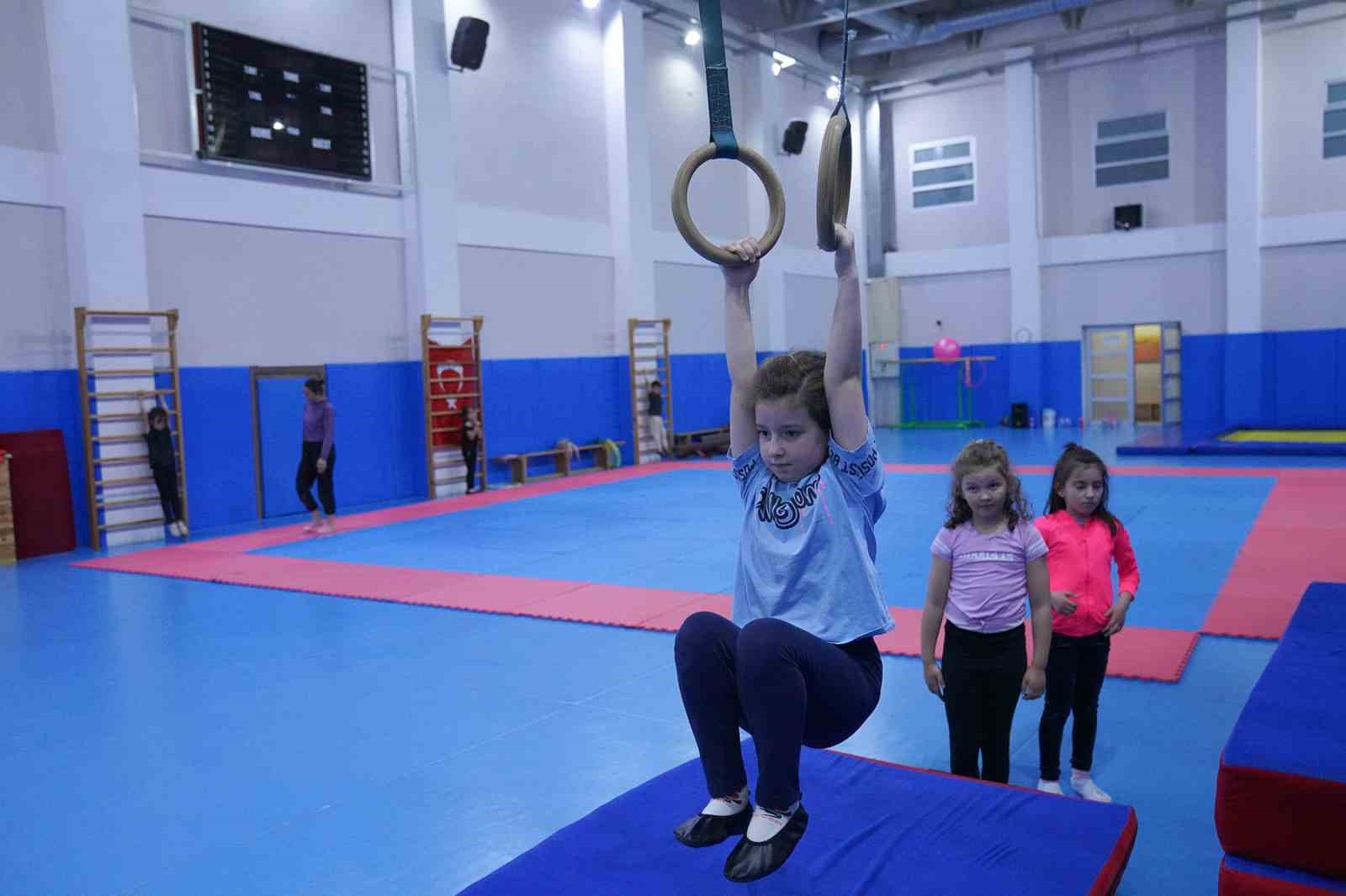 Jimnastik kursları çocuklardan yoğun ilgi görüyor