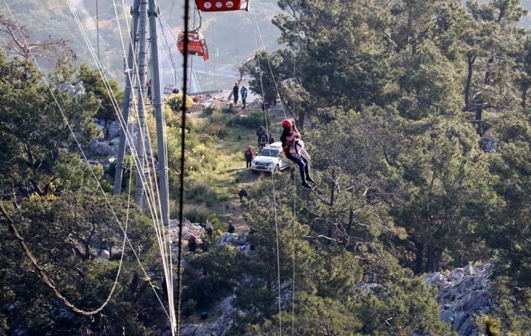 Teleferik kazasında kabinlerde mahsur kalanlardan 128'i kurtarıldı