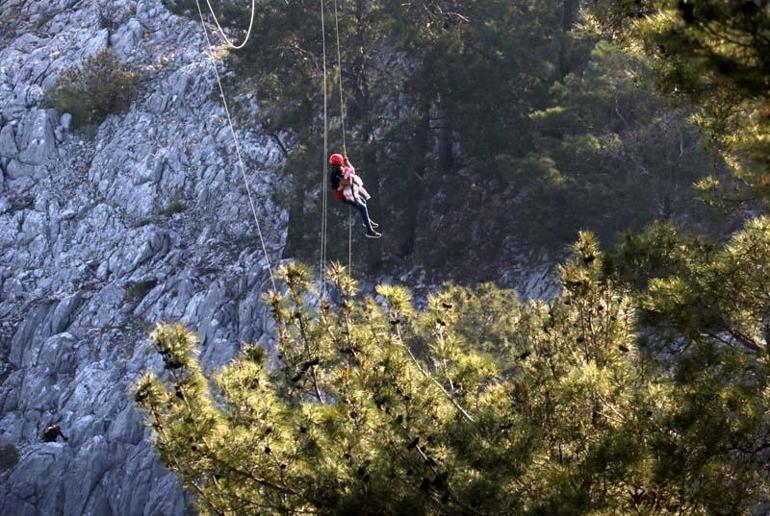 Teleferik kazasında kabinlerde mahsur kalanlardan 128'i kurtarıldı