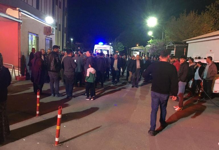 Adıyaman'da hafif ticari araç şarampole devrildi: 1 ölü, 8 yaralı