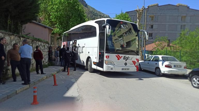 Demir korkulukları söküp kaçan 25 göçmenden 24’ü yakalandı, bakanlık soruşturma başlattı