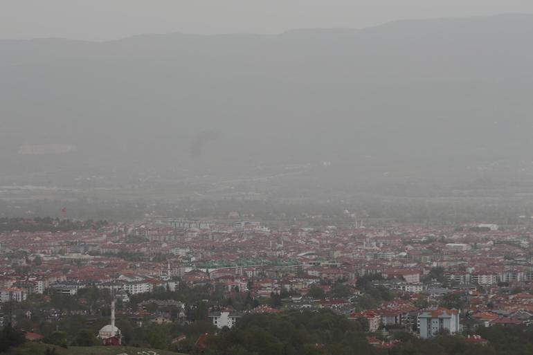 Bolu’da gökyüzünü toz bulutu kapladı