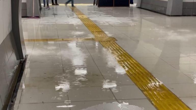 Yenibosna Metro İstasyonu'nu su bastı