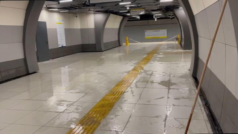 Yenibosna Metro İstasyonu'nu su bastı