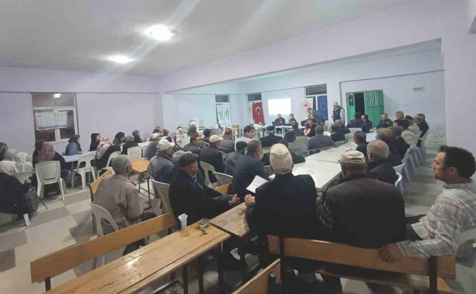 Çavdarhisar’da çiftçilere yönelik bilgilendirme toplantısı